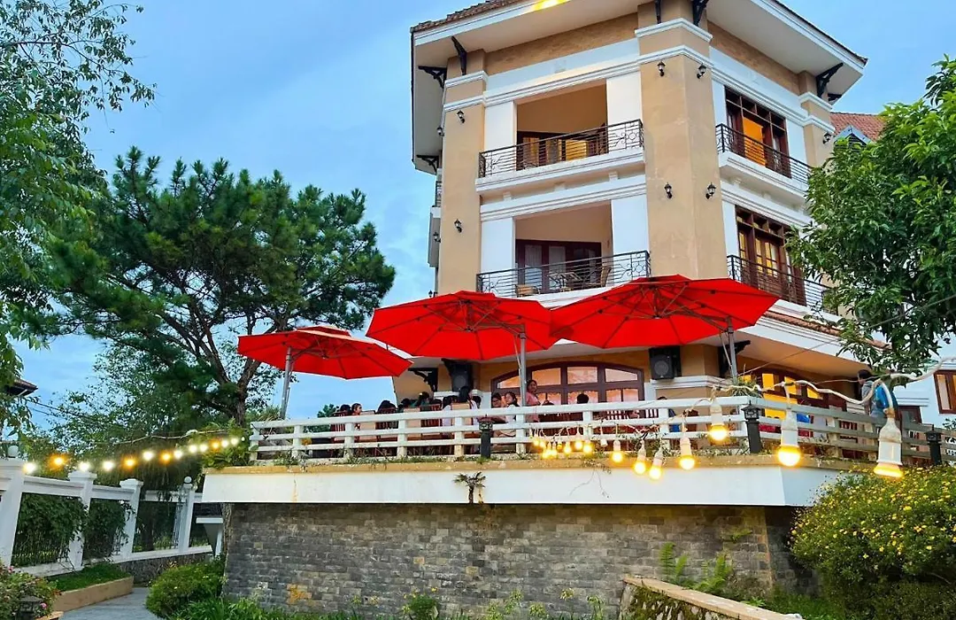 Dona Villa-1